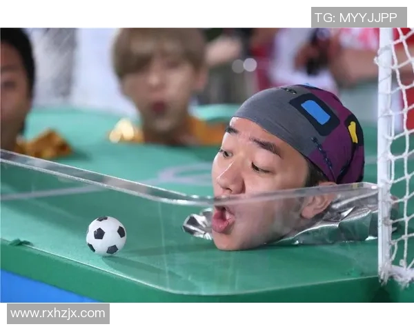 足球明星真人立牌视频带你近距离感受偶像魅力与足球激情的完美结合